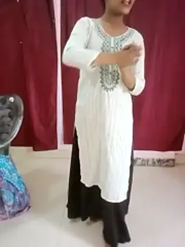 Snapshot of pari_rani7 chatting on October 15, 2025, 4:01 am pari rani7 online show from October 15, 2025, 4:01 am