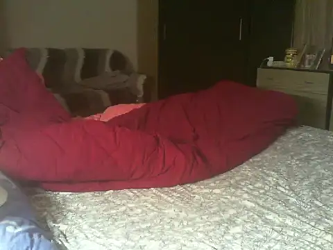 Snapshot of Lauray1 chatting on November 28, 2025, 5:04 pm Lauray1 online show from November 28, 2025, 5:04 pm