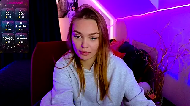 KitsyMoore online show from September 26, 2025, 1:15 pm