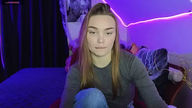 KitsyMoore online show from November 2, 2025, 2:41 pm