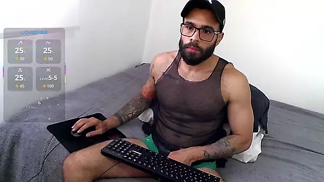 Snapshot of htrebor87 chatting on October 15, 2025, 6:52 pm htrebor87 online show from October 15, 2025, 6:52 pm