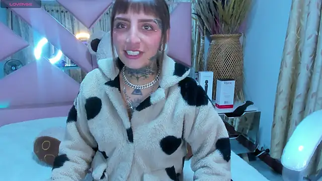 Gyal 8  online show from September 25, 2025, 3:54 am