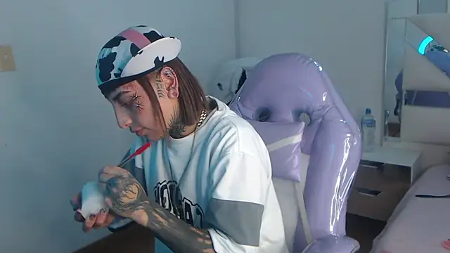 Gyal 8  online show from November 6, 2025, 3:29 am