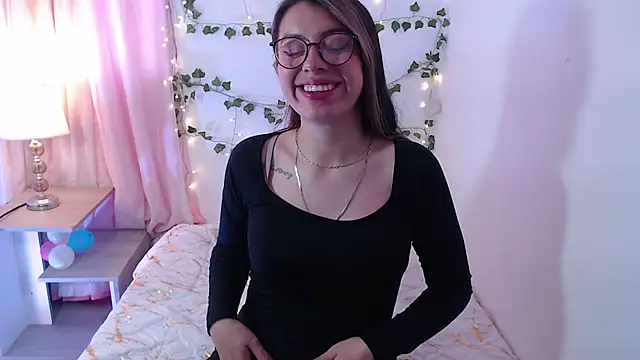 Snapshot of kamillew chatting on September 21, 2025, 12:07 pm kamillew online show from September 21, 2025, 12:07 pm