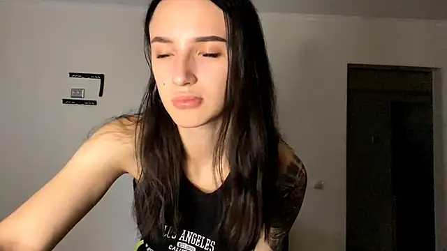 Snapshot of TifanyRawi chatting on October 10, 2025, 12:48 pm TifanyRawi online show from October 10, 2025, 12:48 pm