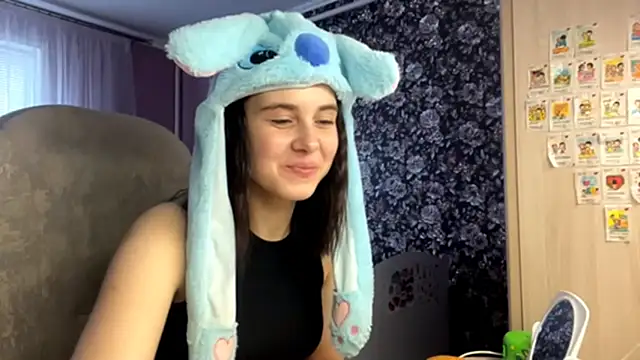 Snapshot of MollyPartey chatting on October 8, 2025, 10:24 am MollyPartey online show from October 8, 2025, 10:24 am
