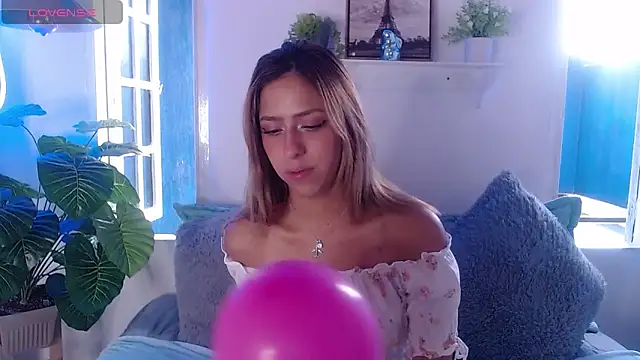 Jade  k online show from December 3, 2025, 1:42 pm