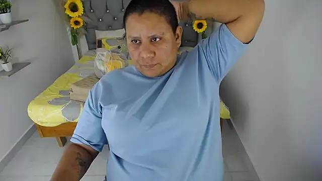 hotlesby valery online show from November 28, 2025, 8:11 pm