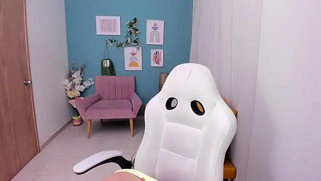 Victoria Jonnesss online show from November 4, 2025, 11:42 am