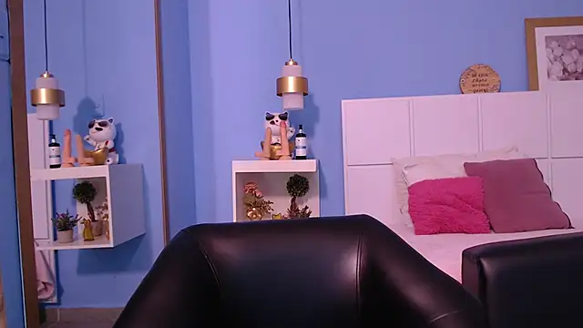 PenelopeBond online show from October 1, 2025, 12:55 pm