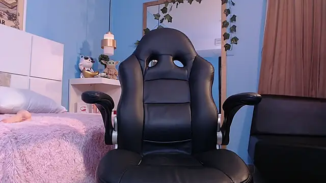 PenelopeBond online show from November 13, 2025, 8:35 am