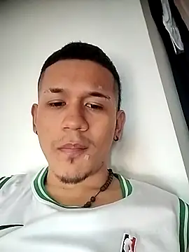 Snapshot of Mohamedxxx13 chatting on October 1, 2025, 3:40 pm Mohamedxxx13 online show from October 1, 2025, 3:40 pm