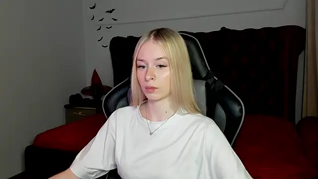 Snapshot of MiaGraces chatting on November 3, 2025, 5:14 pm MiaGraces online show from November 3, 2025, 5:14 pm