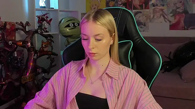 Snapshot of MiaGraces chatting on November 4, 2025, 5:23 pm MiaGraces online show from November 4, 2025, 5:23 pm