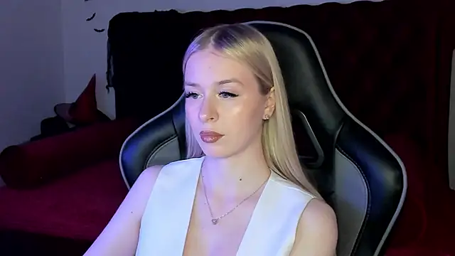 Snapshot of MiaGraces chatting on November 6, 2025, 6:20 pm MiaGraces online show from November 6, 2025, 6:20 pm