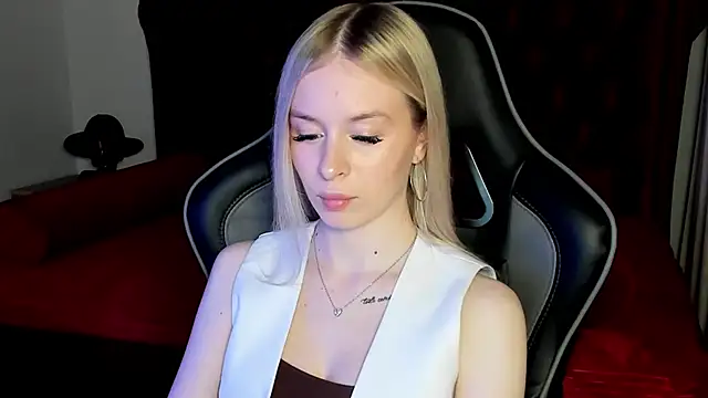 Snapshot of MiaGraces chatting on December 1, 2025, 5:29 pm MiaGraces online show from December 1, 2025, 5:29 pm