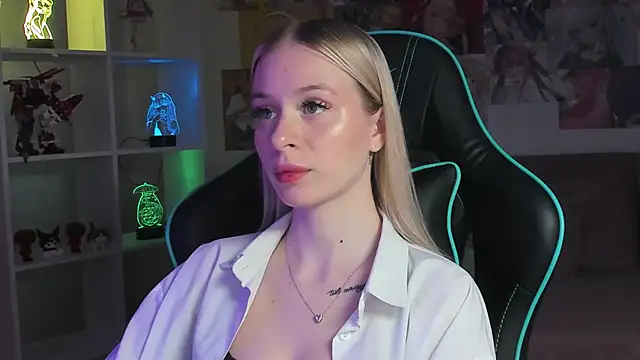 Snapshot of MiaGraces chatting on December 2, 2025, 5:30 pm MiaGraces online show from December 2, 2025, 5:30 pm