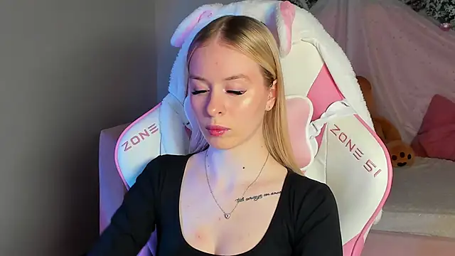 Snapshot of MiaGraces chatting on December 16, 2025, 6:13 pm MiaGraces online show from December 16, 2025, 6:13 pm