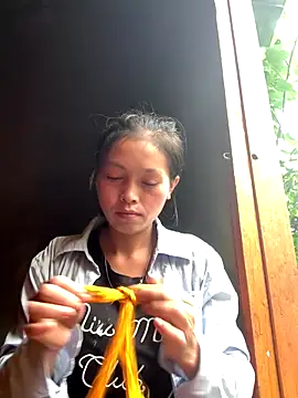 Snapshot of Halyy_xx chatting on September 26, 2025, 1:20 am Halyy xx online show from September 26, 2025, 1:20 am