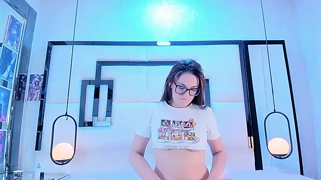 SerenaWild1 online show from October 5, 2025, 5:06 am