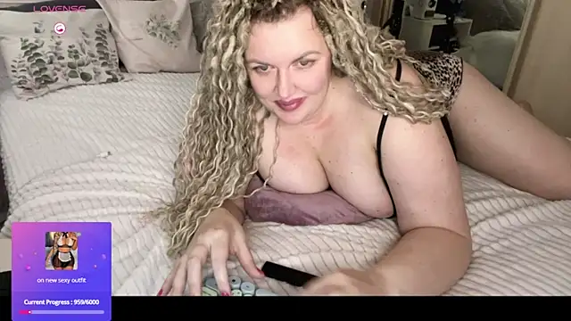 Snapshot of Nivika chatting on October 3, 2025, 7:38 am Nivika online show from October 3, 2025, 7:38 am