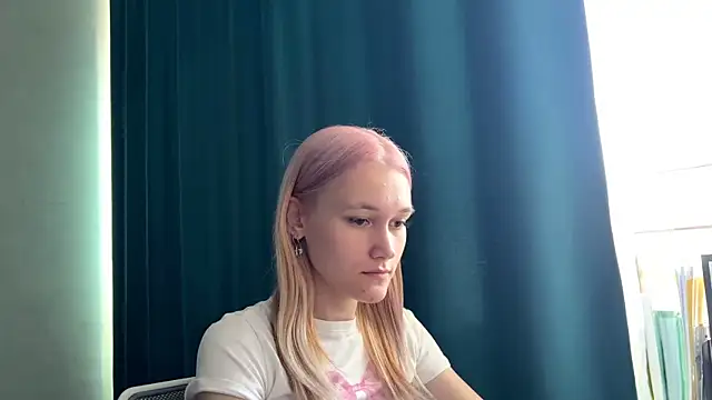 TwinedPeril online show from October 4, 2025, 7:28 am