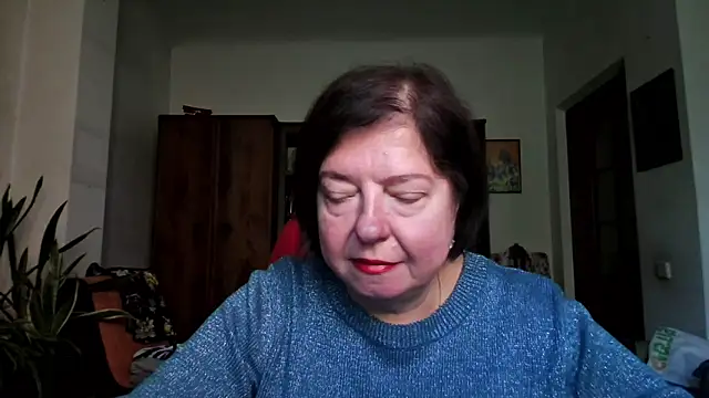 Snapshot of Violet_Pulse chatting on October 2, 2025, 12:01 pm Violet Pulse online show from October 2, 2025, 12:01 pm