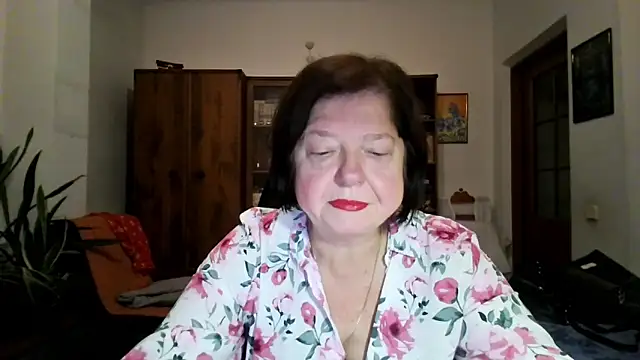 Snapshot of Violet_Pulse chatting on November 8, 2025, 4:18 pm Violet Pulse online show from November 8, 2025, 4:18 pm