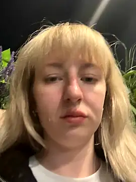 Snapshot of RonnieKiss chatting on September 24, 2025, 3:32 am RonnieKiss online show from September 24, 2025, 3:32 am
