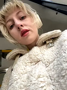 RonnieKiss online show from October 23, 2025, 2:55 am