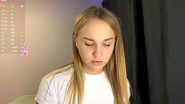 Snapshot of TanekaBoitel chatting on October 2, 2025, 2:13 pm TanekaBoitel online show from October 2, 2025, 2:13 pm