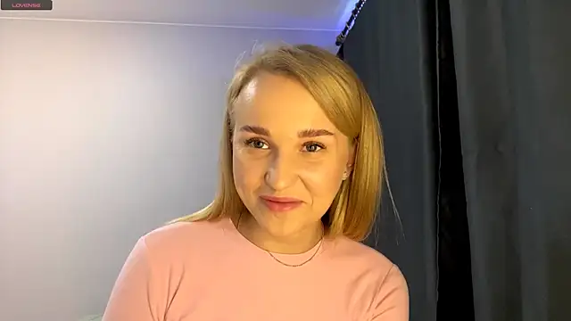 Snapshot of TanekaBoitel chatting on October 3, 2025, 10:12 am TanekaBoitel online show from October 3, 2025, 10:12 am