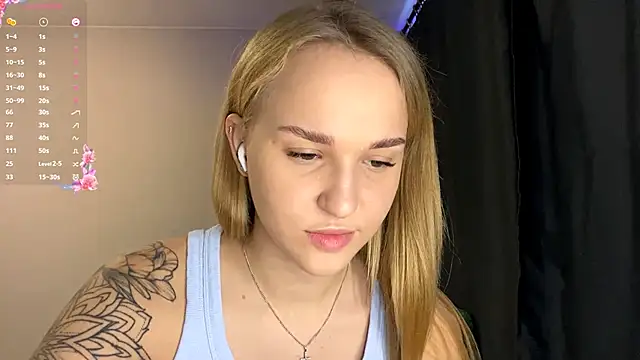 Snapshot of TanekaBoitel chatting on October 4, 2025, 10:13 am TanekaBoitel online show from October 4, 2025, 10:13 am