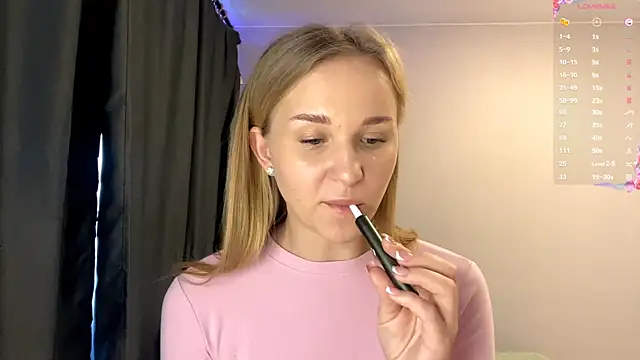 Snapshot of TanekaBoitel chatting on October 17, 2025, 10:40 am TanekaBoitel online show from October 17, 2025, 10:40 am