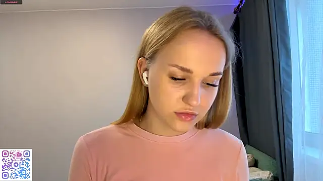 Snapshot of TanekaBoitel chatting on October 31, 2025, 11:11 am TanekaBoitel online show from October 31, 2025, 11:11 am