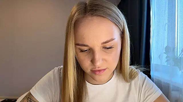 Snapshot of TanekaBoitel chatting on November 18, 2025, 11:36 am TanekaBoitel online show from November 18, 2025, 11:36 am