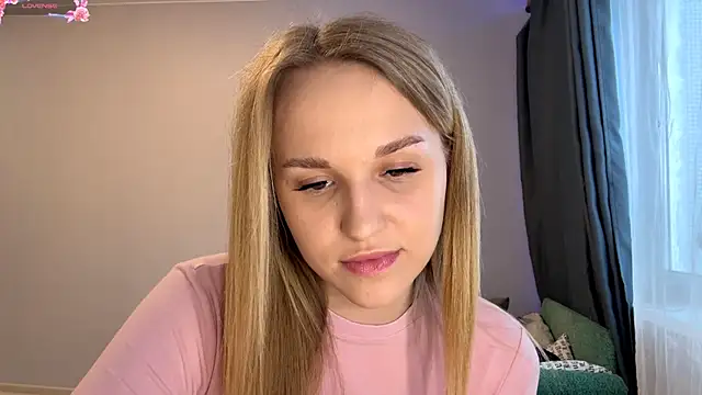 Snapshot of TanekaBoitel chatting on November 27, 2025, 12:18 pm TanekaBoitel online show from November 27, 2025, 12:18 pm