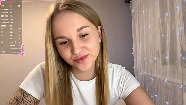 Snapshot of TanekaBoitel chatting on December 14, 2025, 2:55 pm TanekaBoitel online show from December 14, 2025, 2:55 pm