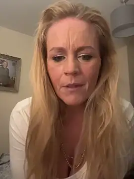 Snapshot of Carmen36XX chatting on October 16, 2025, 10:11 pm Carmen36XX online show from October 16, 2025, 10:11 pm