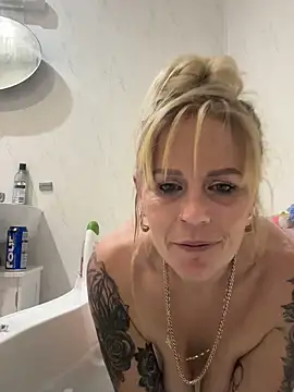 Snapshot of Carmen36XX chatting on October 26, 2025, 11:09 pm Carmen36XX online show from October 26, 2025, 11:09 pm