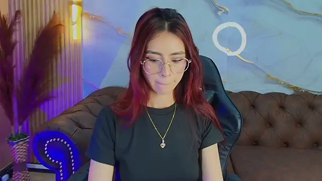 mia tf online show from October 3, 2025, 1:41 pm