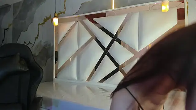 mia tf online show from November 14, 2025, 1:43 pm