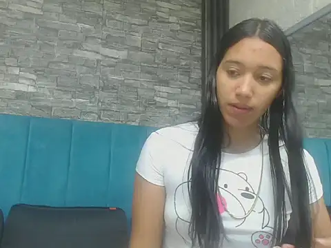 Snapshot of Lil_Rose2006 chatting on October 8, 2025, 12:47 pm Lil Rose2006 online show from October 8, 2025, 12:47 pm