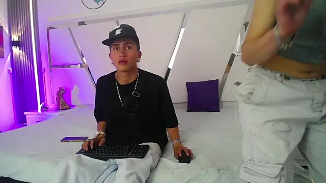 oblivionlove online show from November 10, 2025, 7:46 pm