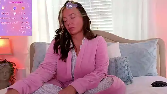 Snapshot of STIFFLERSMOMM chatting on October 31, 2025, 2:18 pm STIFFLERSMOMM online show from October 31, 2025, 2:18 pm