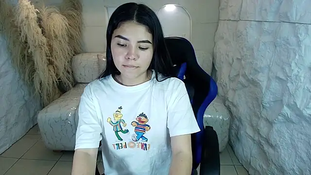 ambarina r online show from September 26, 2025, 3:10 am