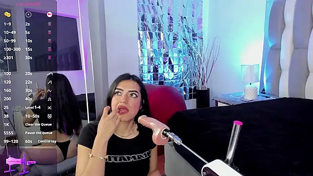 Snapshot of IsaDiiaz chatting on October 16, 2025, 4:13 am IsaDiiaz online show from October 16, 2025, 4:13 am