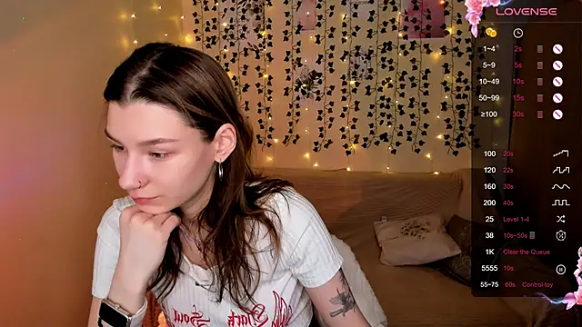 LinaBlossom  online show from November 6, 2025, 8:48 am