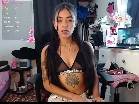 pocahot222 online show from October 12, 2025, 4:11 am