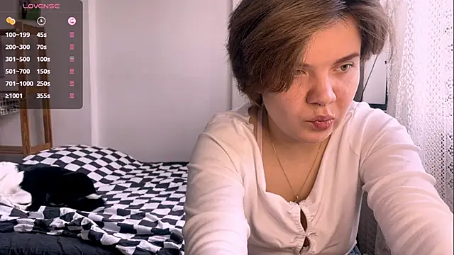 SabrinaFolts online show from October 12, 2025, 9:08 am